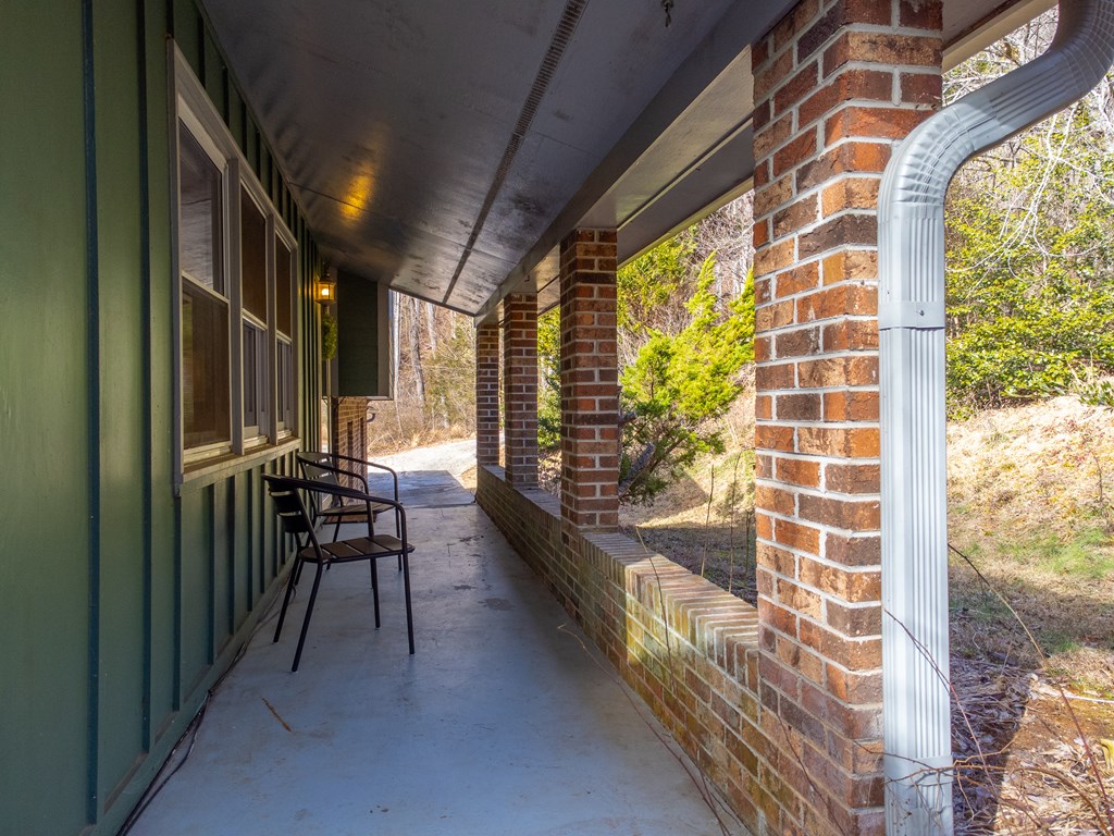 1037 N Country Club Dr