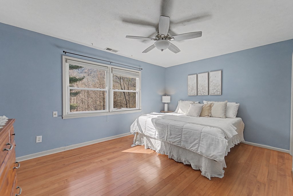 1037 N Country Club Dr