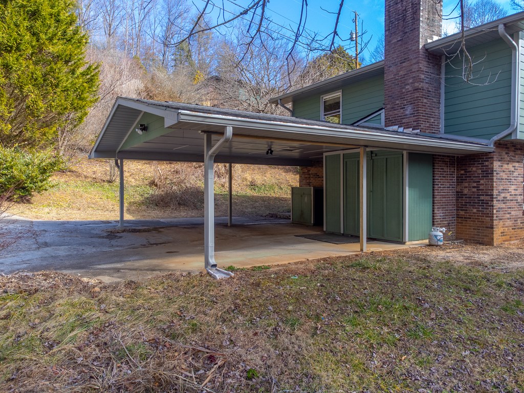 1037 N Country Club Dr