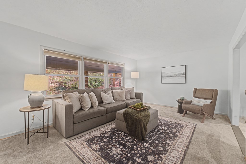 1037 N Country Club Dr