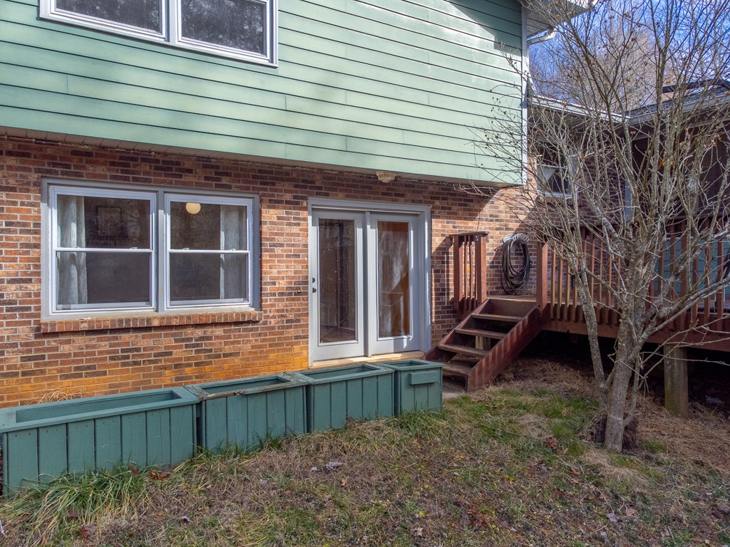 1037 N Country Club Dr