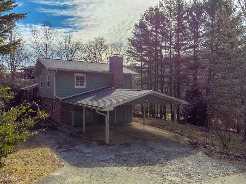 1037 N Country Club Dr