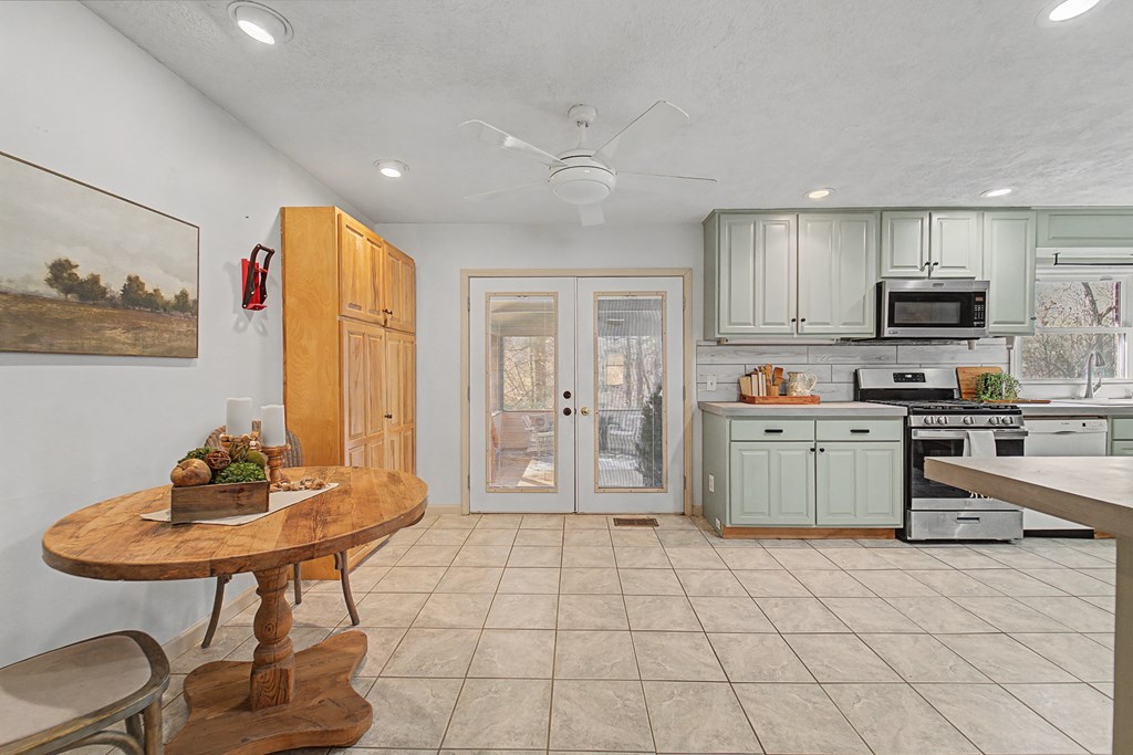 1037 N Country Club Dr