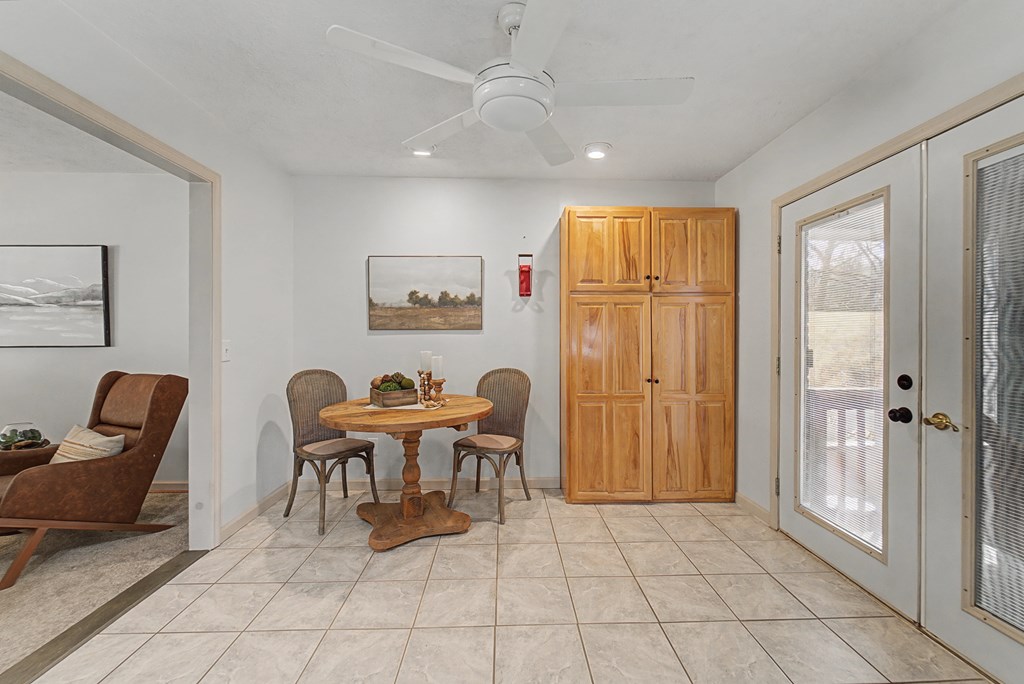 1037 N Country Club Dr