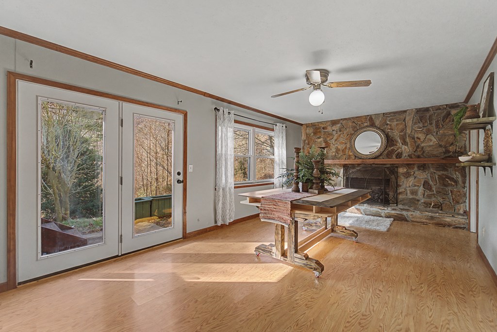 1037 N Country Club Dr