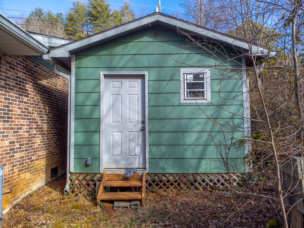 1037 N Country Club Dr