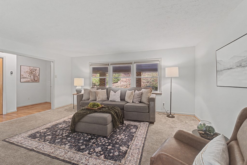 1037 N Country Club Dr