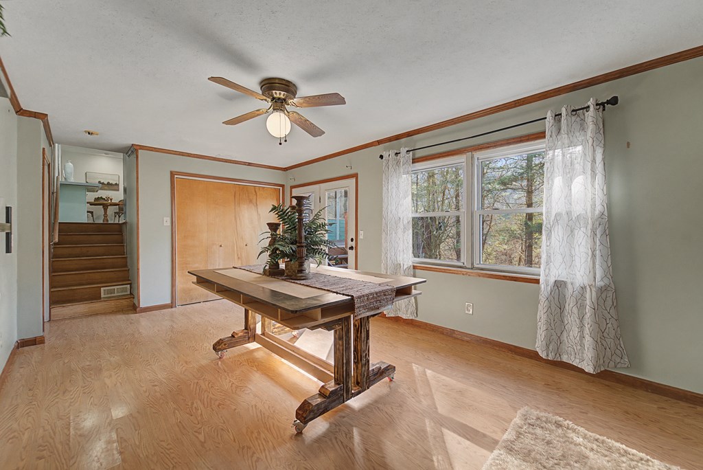 1037 N Country Club Dr