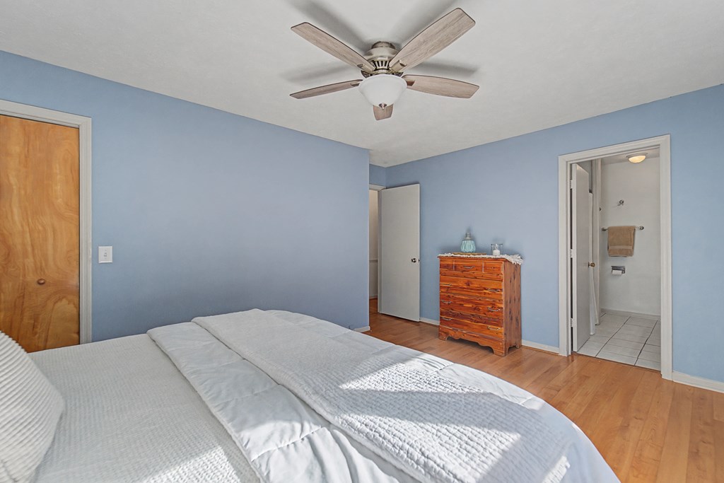 1037 N Country Club Dr