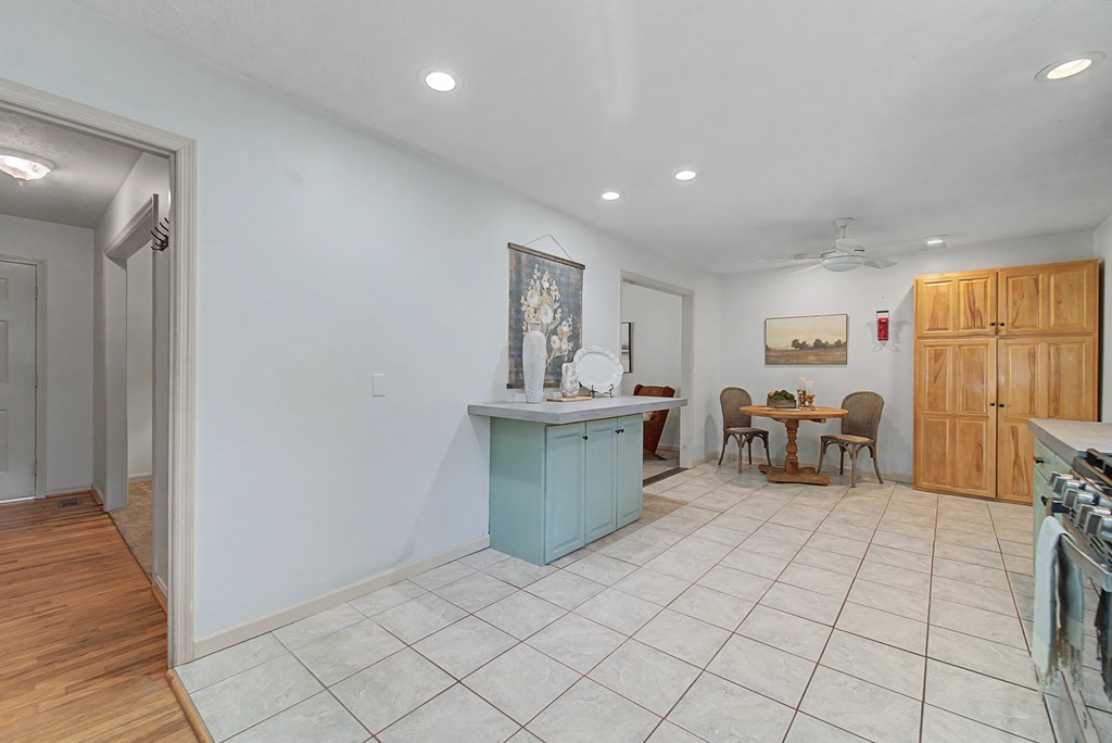 1037 N Country Club Dr