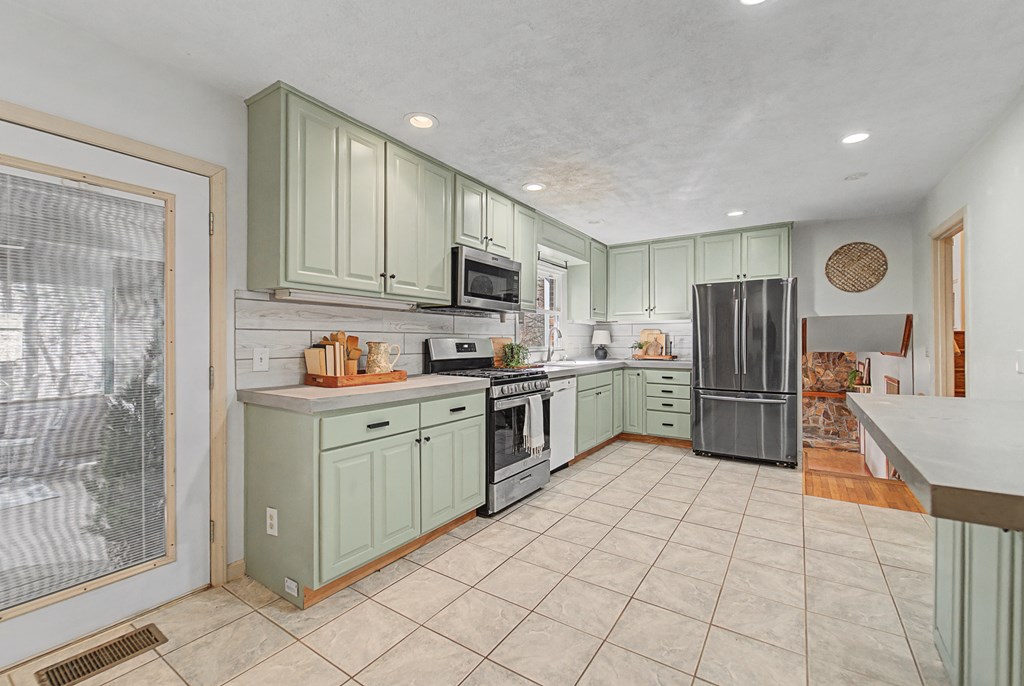 1037 N Country Club Dr