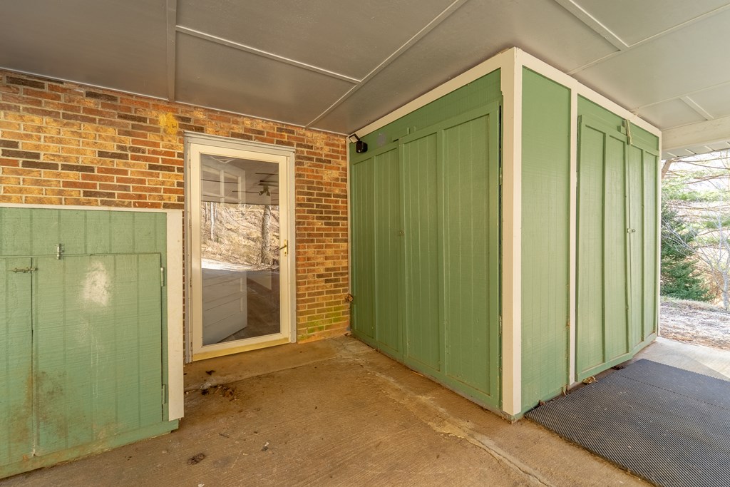 1037 N Country Club Dr