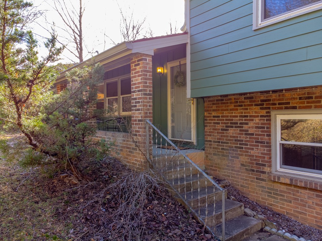 1037 N Country Club Dr