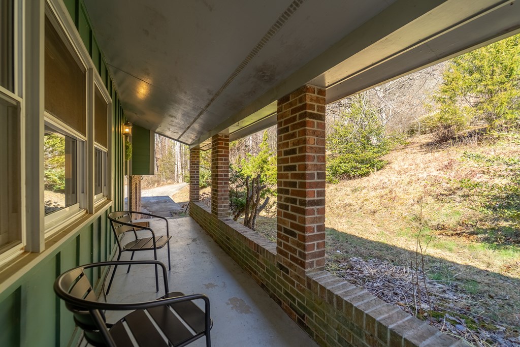 1037 N Country Club Dr