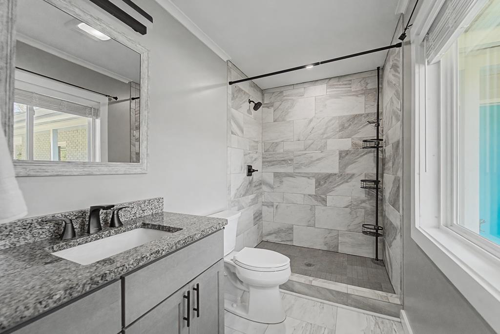 240 N Country Club Dr