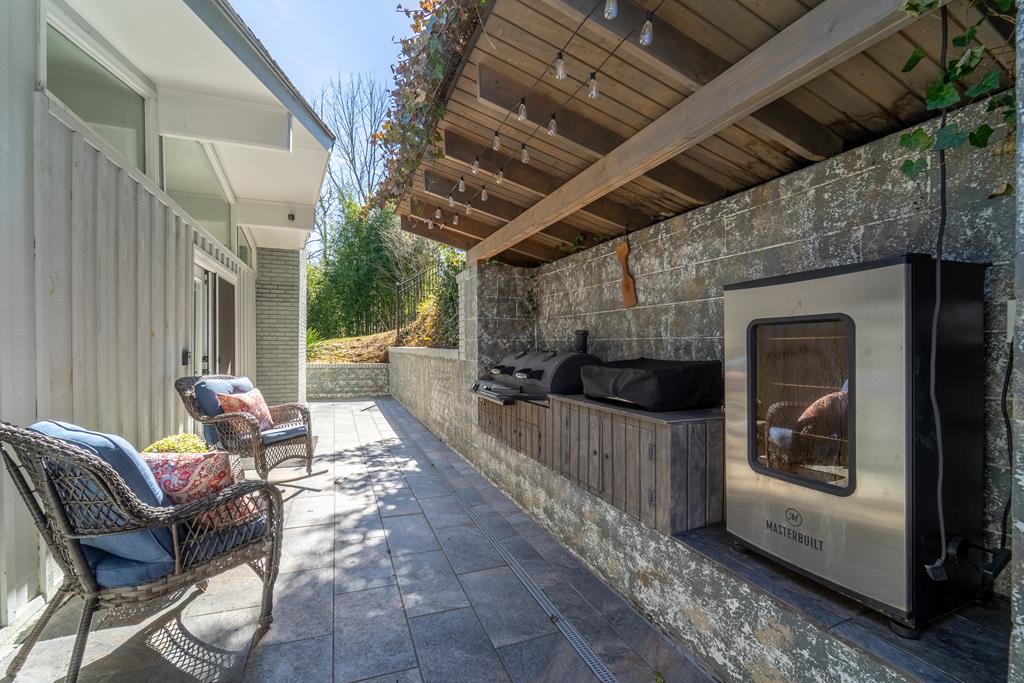 240 N Country Club Dr