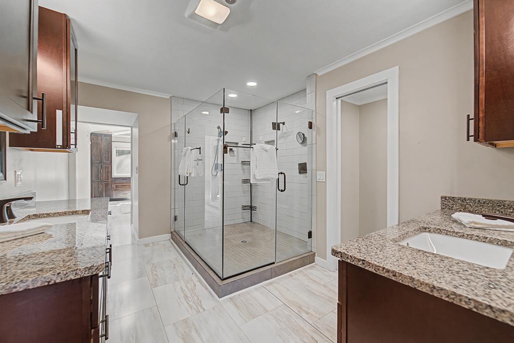 240 N Country Club Dr