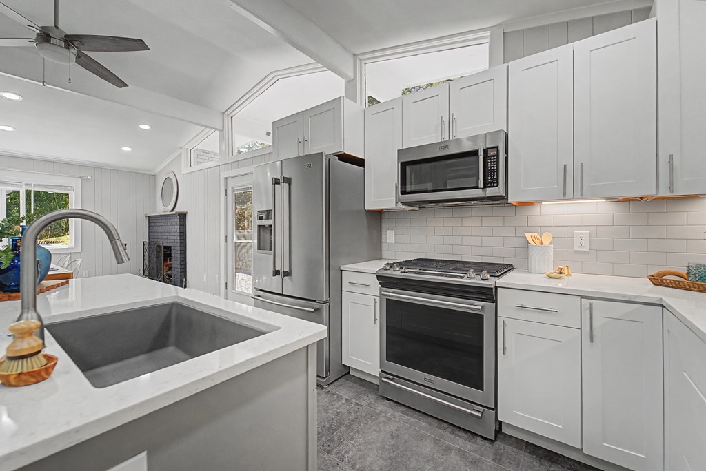 240 N Country Club Dr