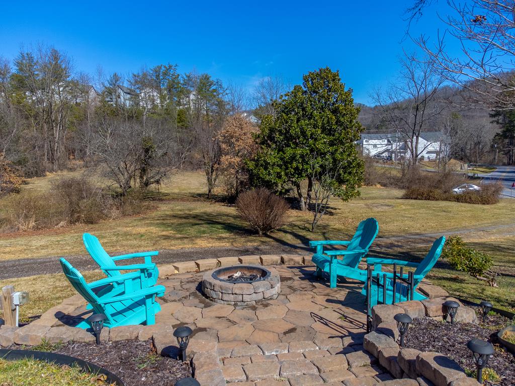 240 N Country Club Dr