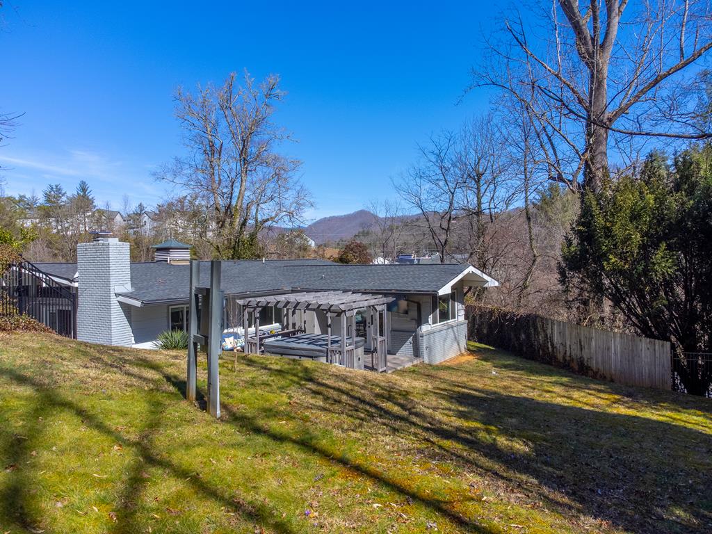 240 N Country Club Dr