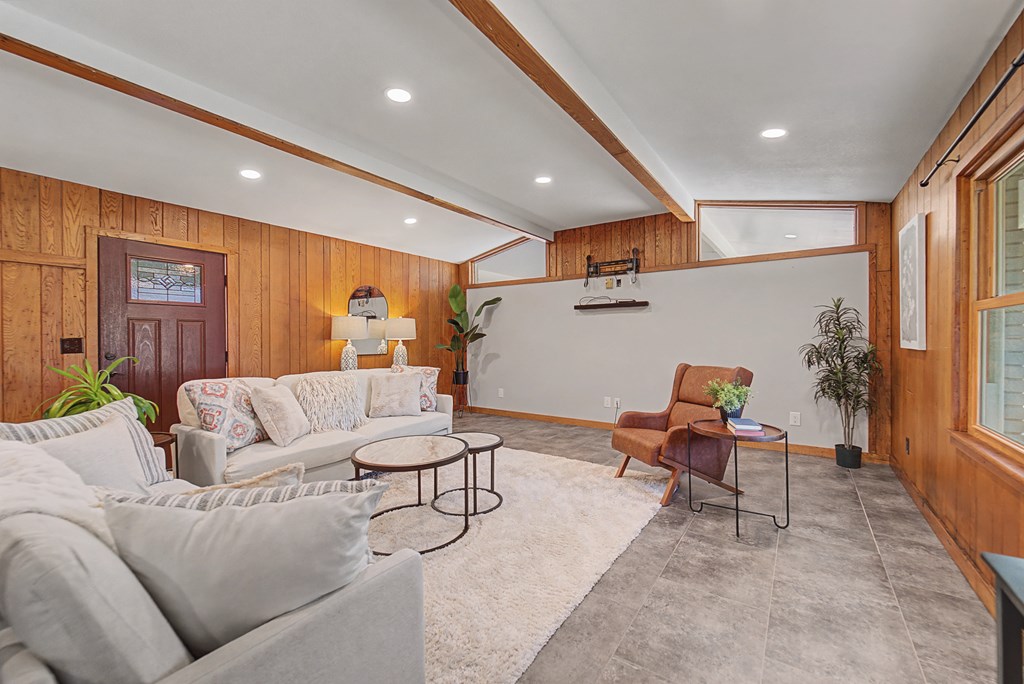 240 N Country Club Dr