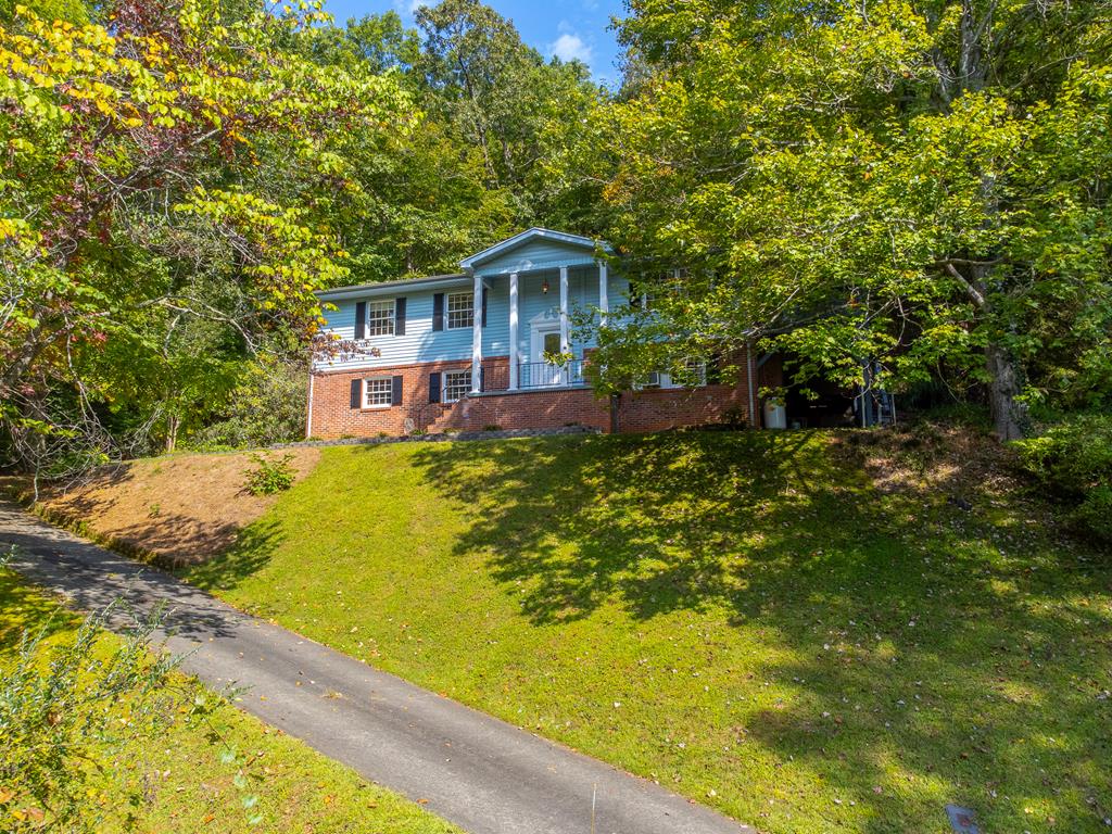 1168 N Country Club Dr