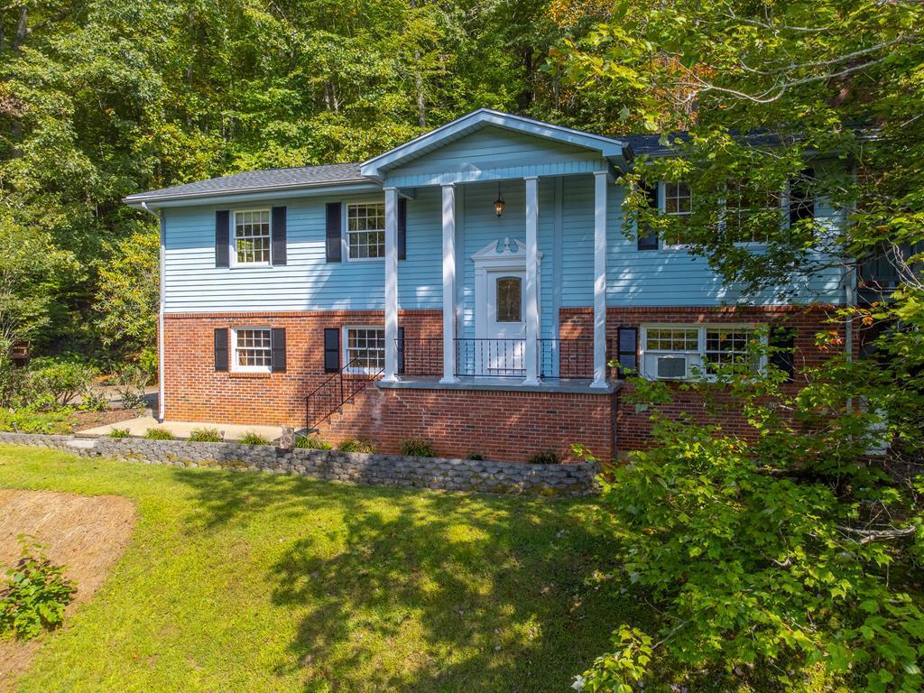 1168 N Country Club Dr