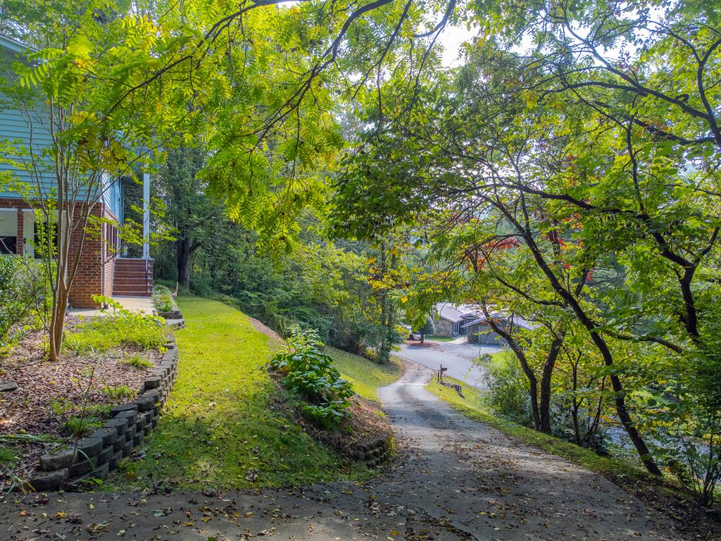 1168 N Country Club Dr