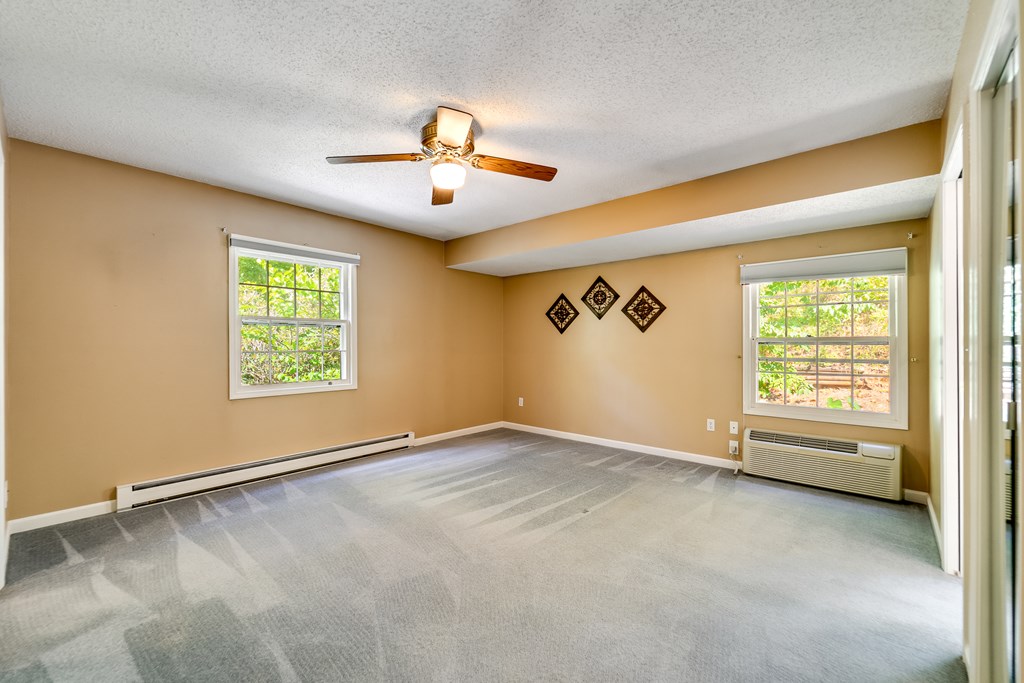 1168 N Country Club Dr