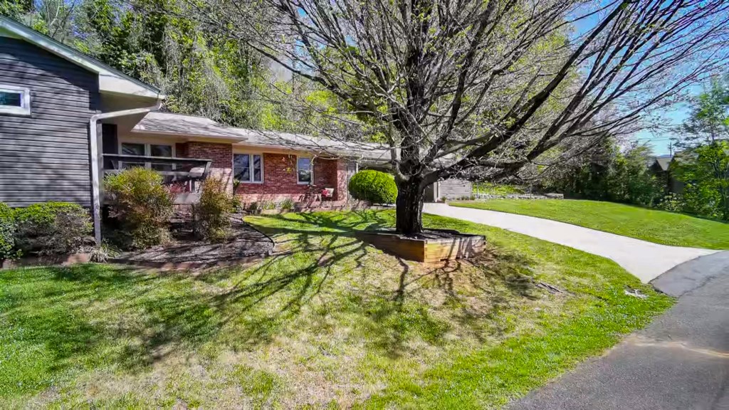 52 Briar Patch Rd