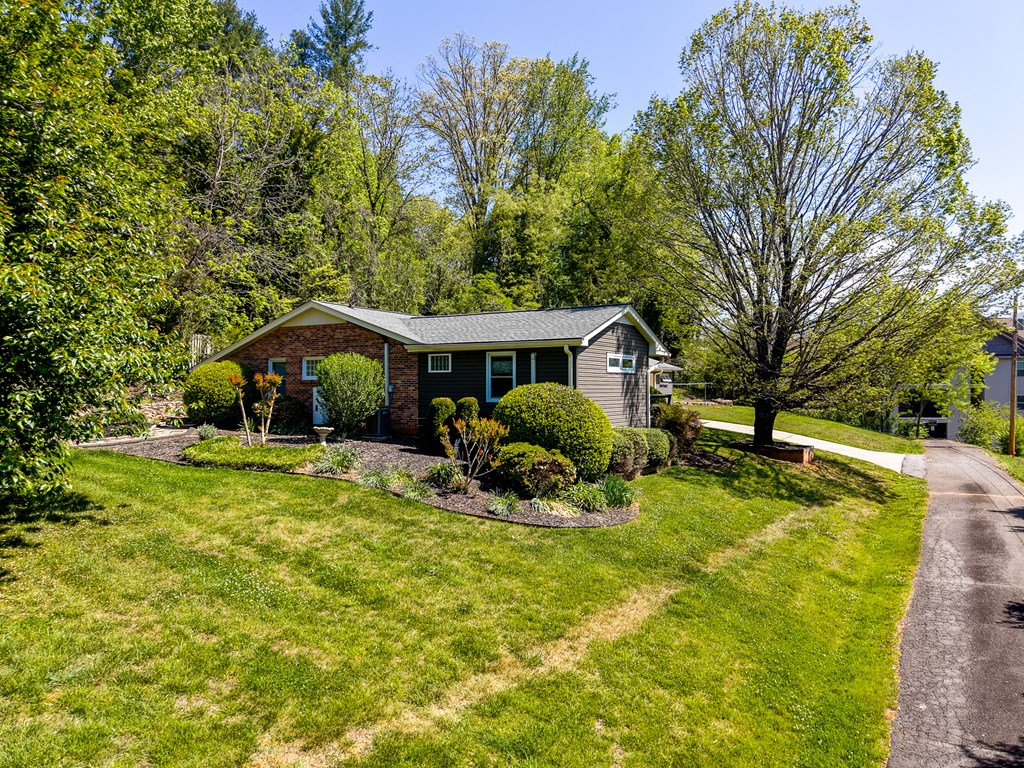 52 Briar Patch Rd