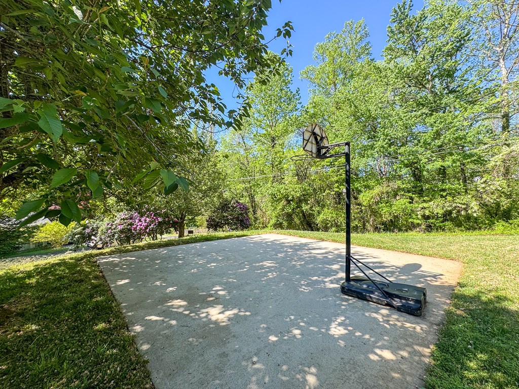 52 Briar Patch Rd
