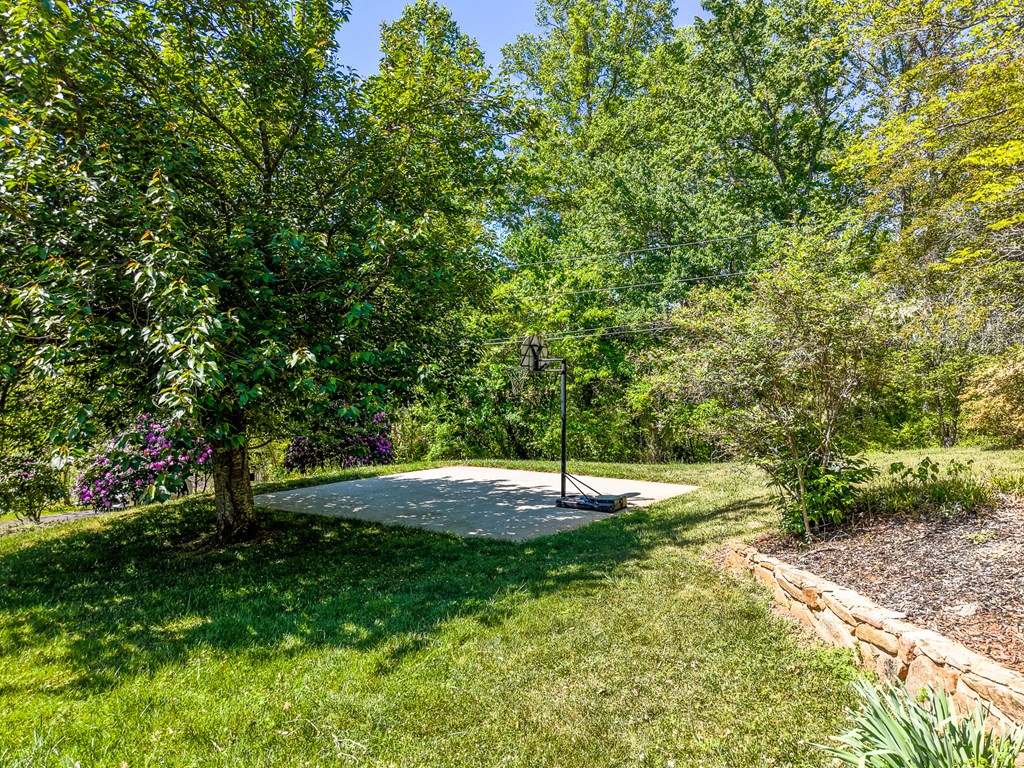 52 Briar Patch Rd