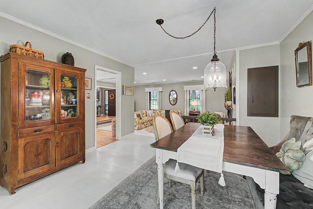 77 Oakwood Ln