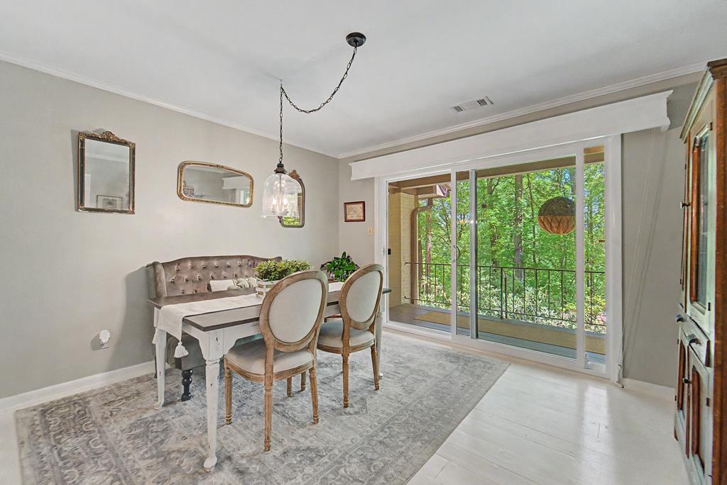 77 Oakwood Ln