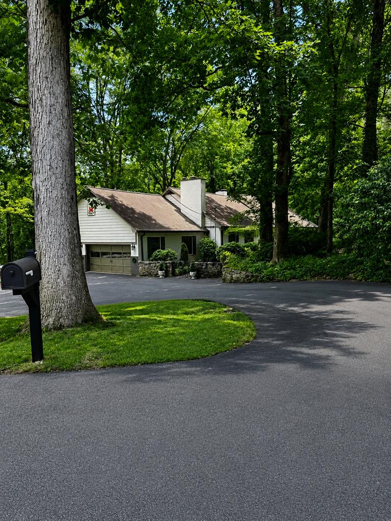 77 Oakwood Ln