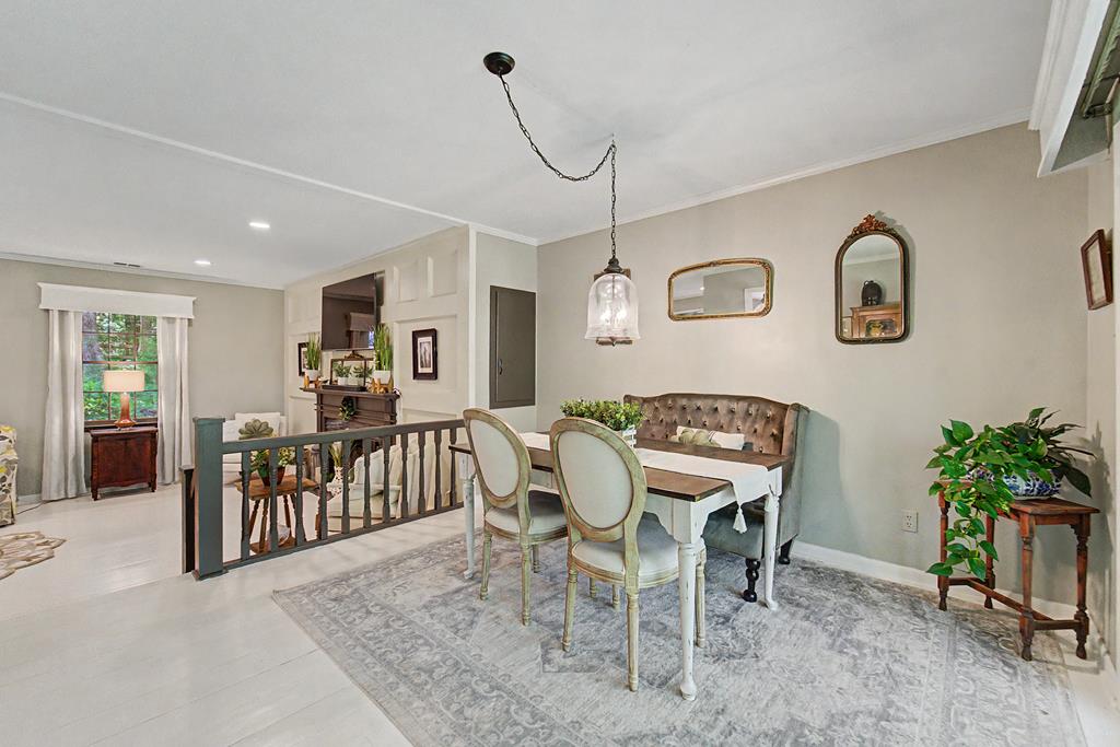 77 Oakwood Ln