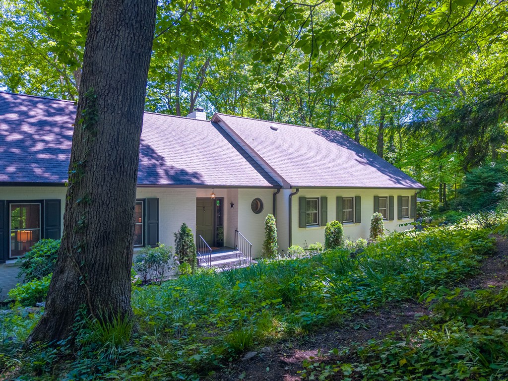77 Oakwood Ln