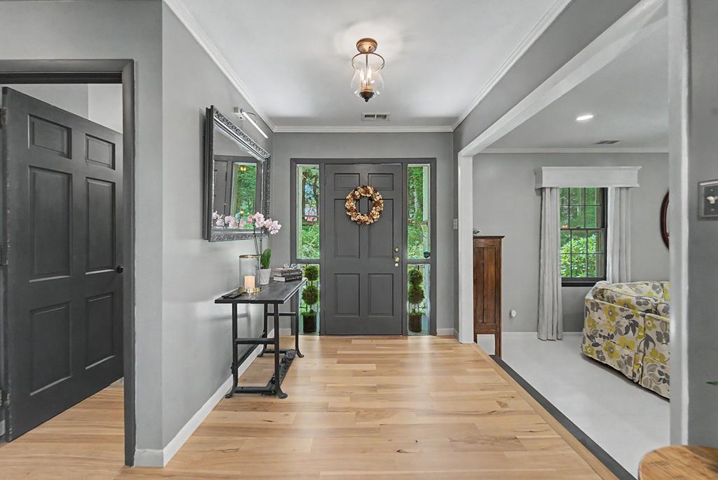 77 Oakwood Ln
