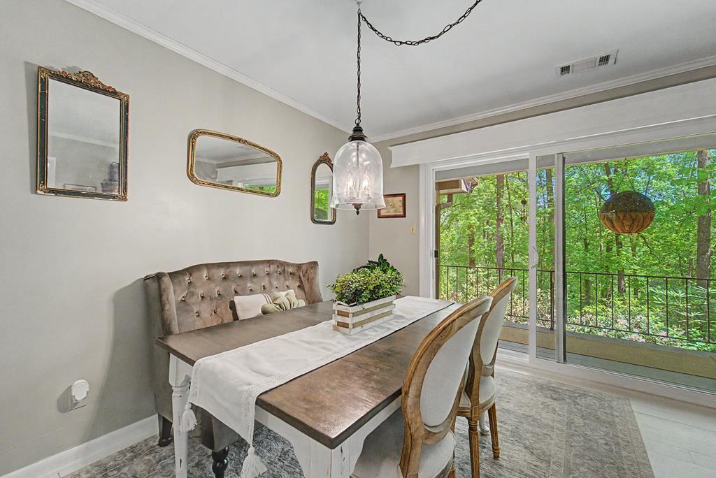 77 Oakwood Ln