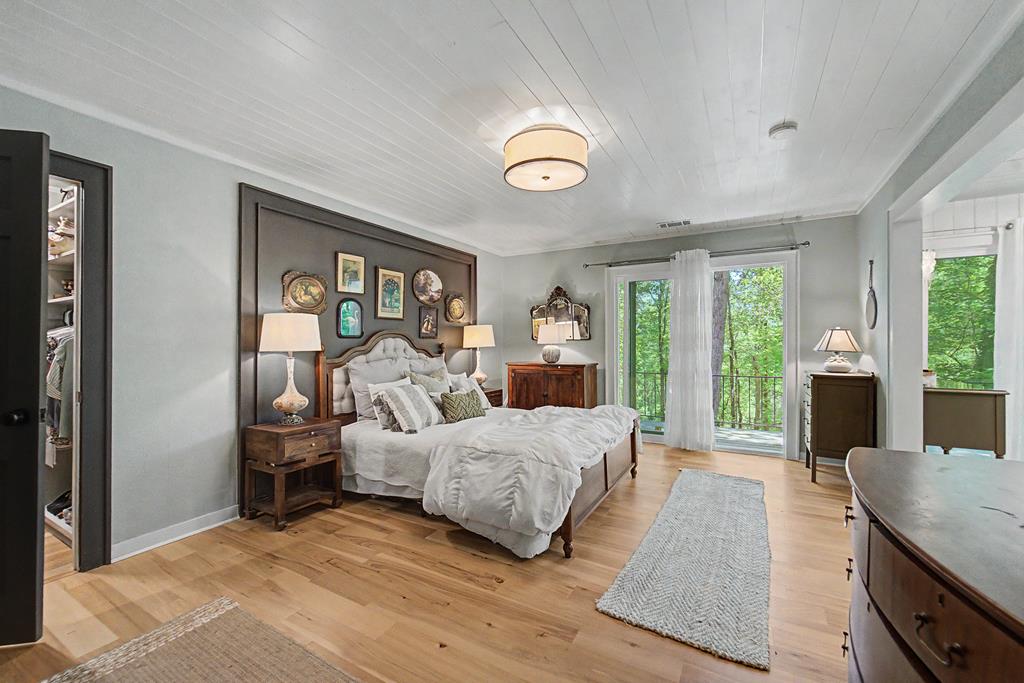 77 Oakwood Ln