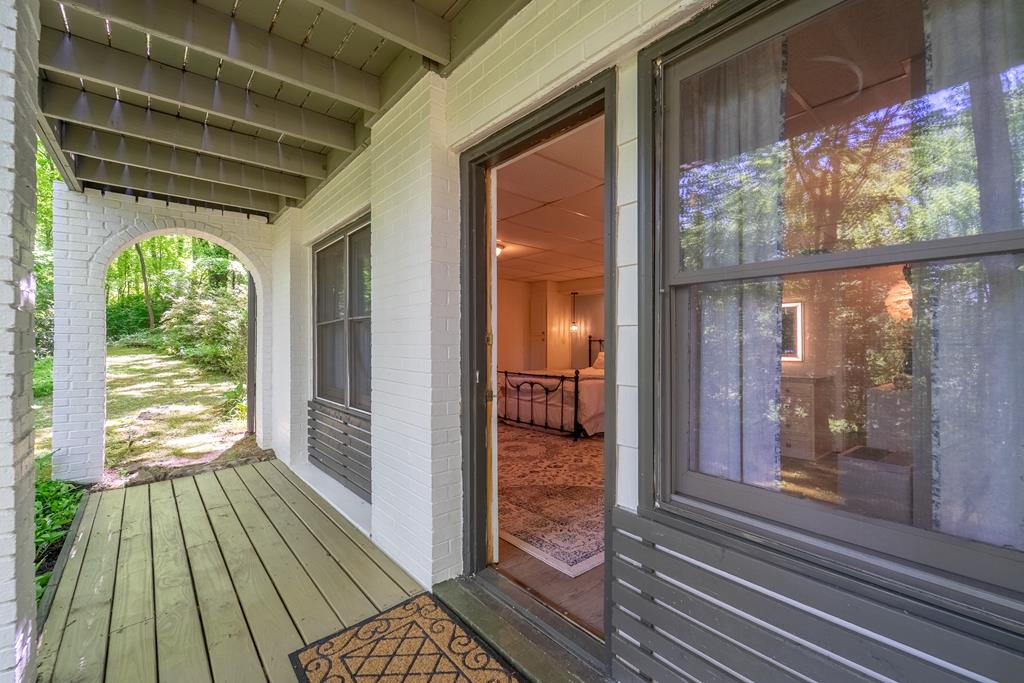 77 Oakwood Ln