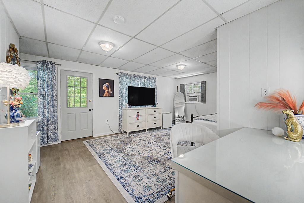 77 Oakwood Ln
