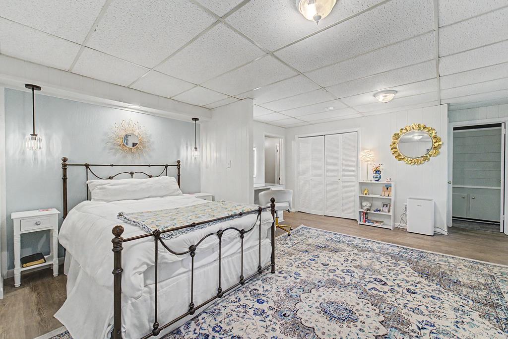 77 Oakwood Ln