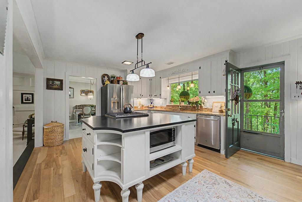 77 Oakwood Ln