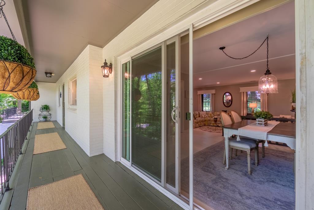 77 Oakwood Ln