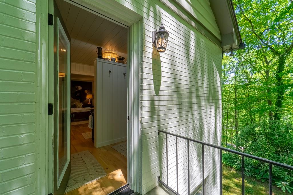 77 Oakwood Ln