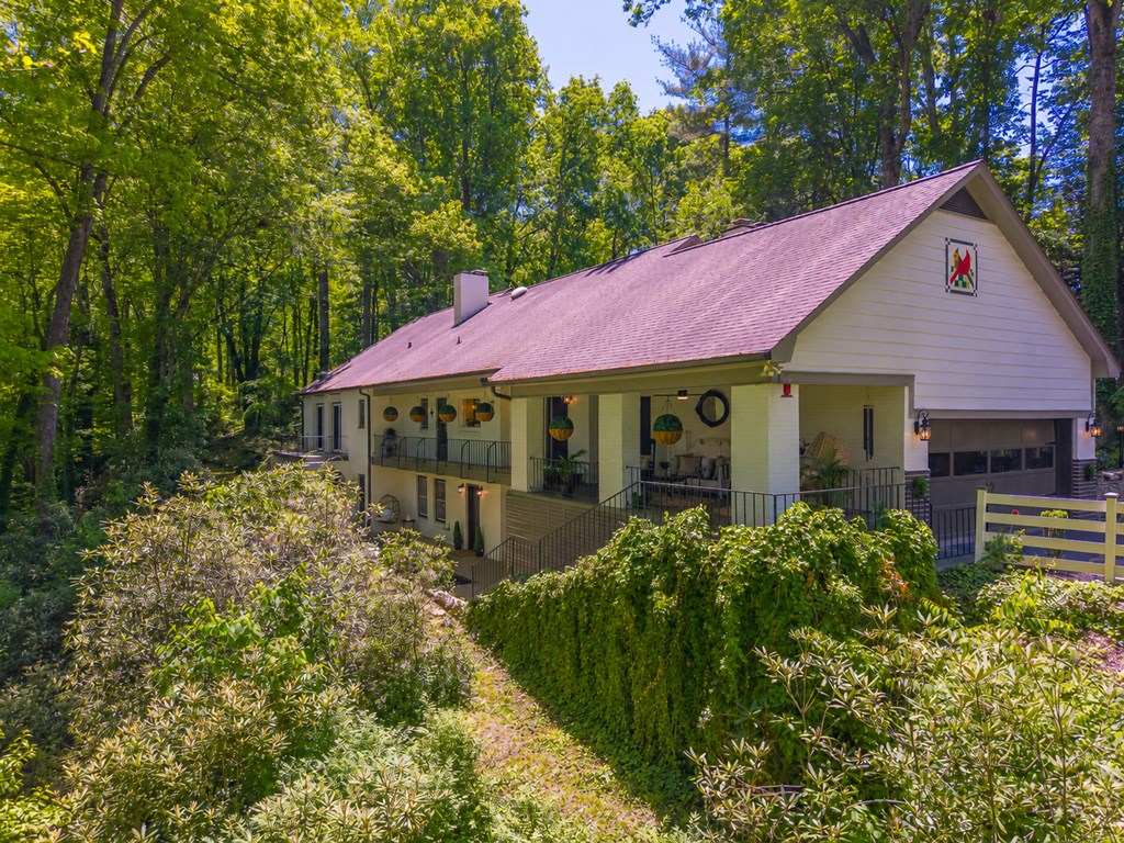 77 Oakwood Ln