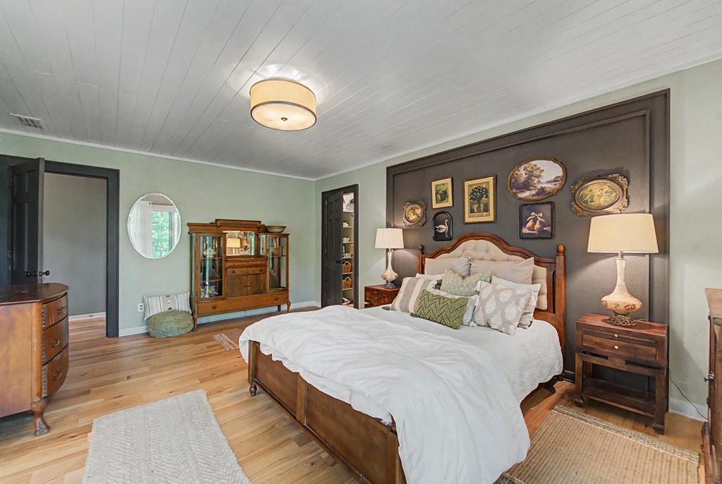 77 Oakwood Ln