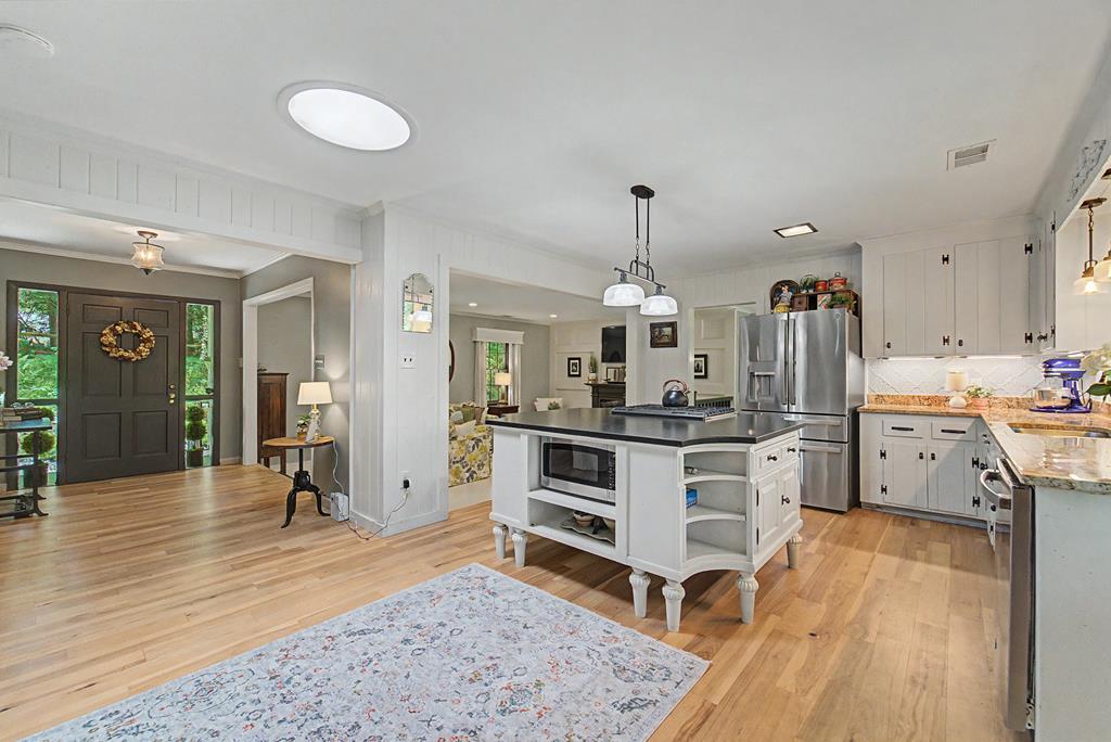 77 Oakwood Ln
